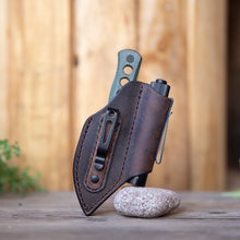 Load image into Gallery viewer, QSP Canary Olight Sheath Combo - Lazy 3 Leather Company