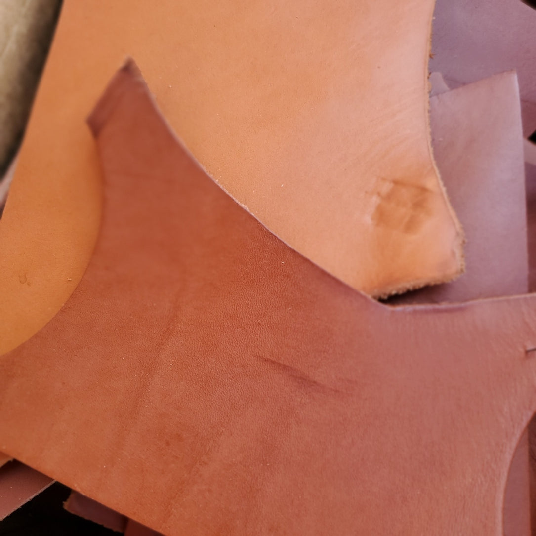 Scrap Leather Box – Tan/Chestnut Mix leather Remnants (4-6 lbs)