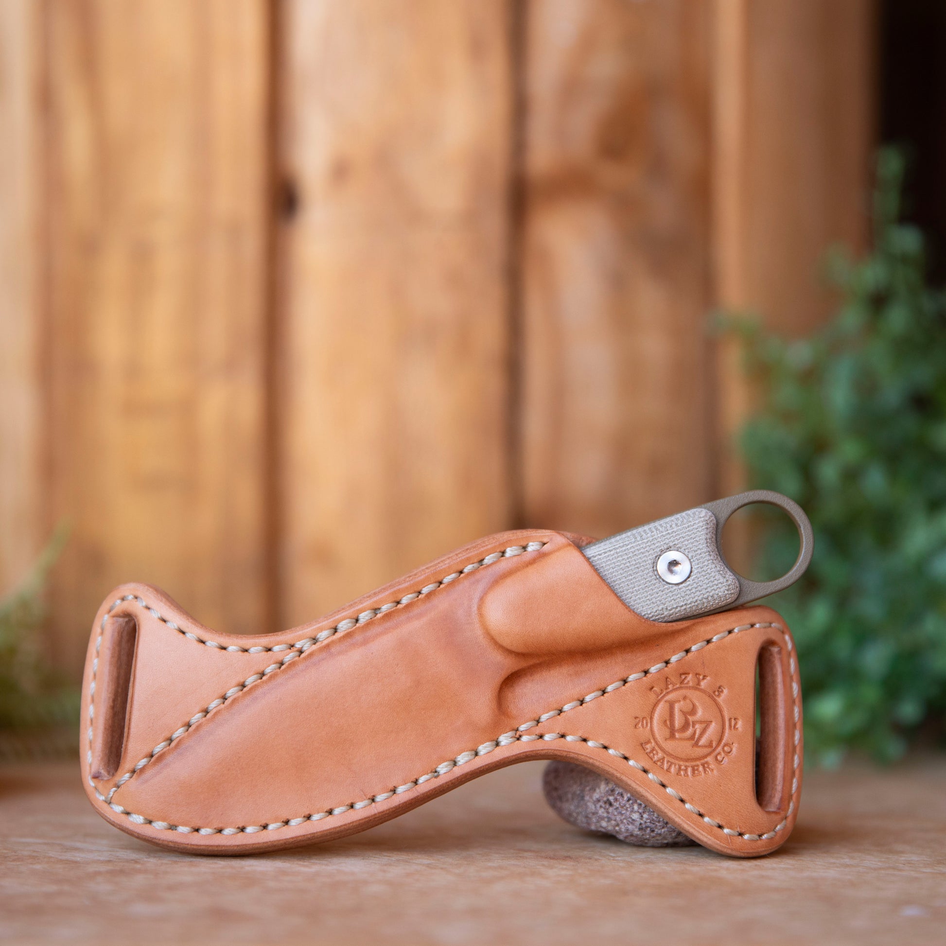 5D_49894Natural Bishop Scout Carry sheath with Dark Earth Esee Izula Knife with finger hole made by Lazy 3 Leather Co..JPG