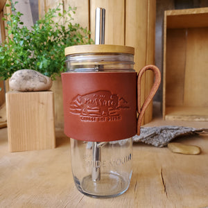 Be the Buffalo leather wrapped jar with hand and bamboo lid. Lid has a straw hole and comes with a boba 304 stainless steel. Made by Lazy 3 Leather Co.  