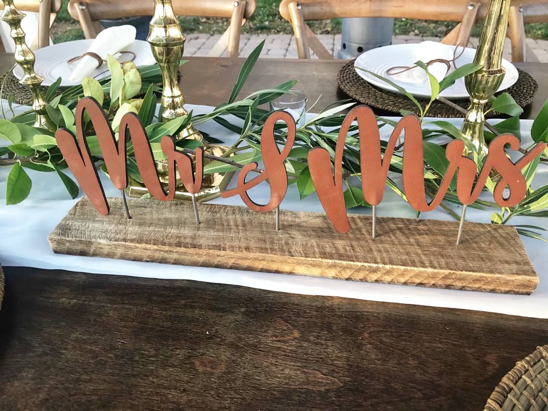 Mr & Mrs. Sign in Leather - Peach